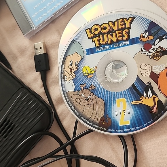 RCA Portable DVD Player for car - Picture 2 of 3